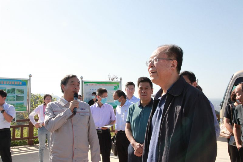 
				   
					河南省人大常委會(huì )黨組副書(shū)記、副主任馬懿一行到洛陽(yáng)黃河同力調研
				 
