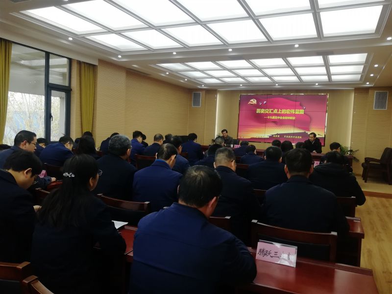 
				   
					黃河同力、騰躍同力舉辦黨委理論學(xué)習中心組(擴大)集體學(xué)習報告會(huì )
				 